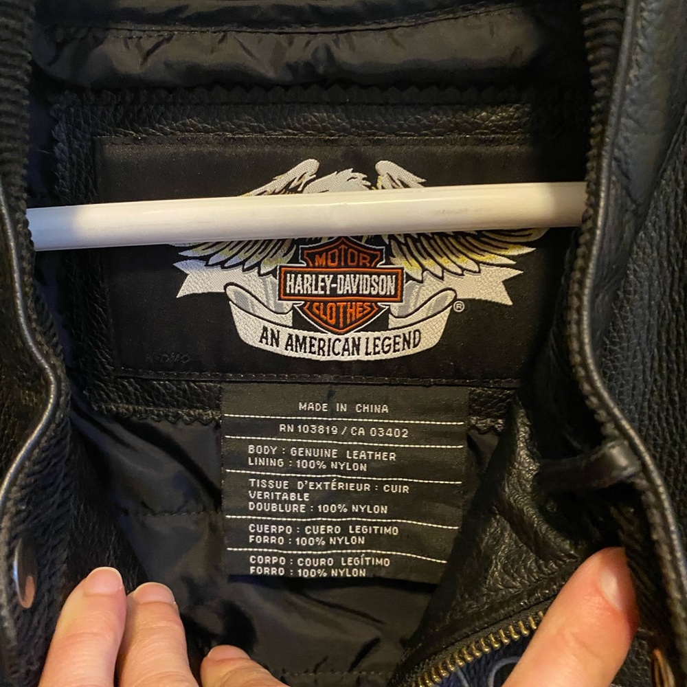 Harley-Davidson Black Leather Jacket with Iconic Logo - Picture 2 of 3